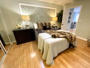 1 bedroom, iron/ironing board, free WiFi, bed sheets - The Paris Loft in the heart of downtown (Safety Harbor)