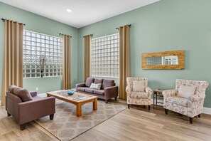 Fernseher, DVD-Player, Stereoanlage