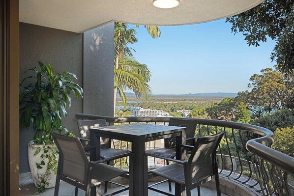 Outdoor dining - Elsa - Little Cove (Noosa Heads)