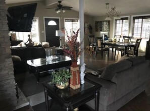 Smart TV, fireplace, table tennis, computer monitors