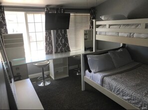 4 bedrooms, desk, iron/ironing board, free WiFi