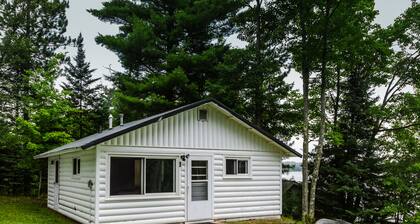 Renovated Lakeside Cottage,Hot Tub, Fishing Pier, Boats, Snowmobile off property