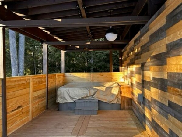 Terrace/patio - Wooded Lakeside Cottage ,Fishing, Snowmobiling, Hunting, Boats, Hot Tub (Gwinn)