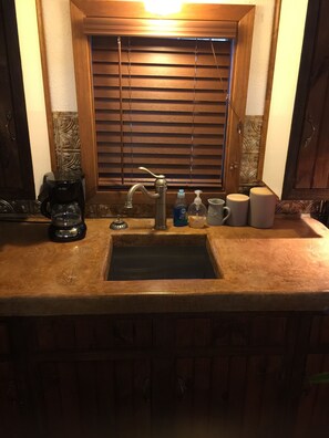 Kylskåp, mikrovågsugn, ugn och spishäll