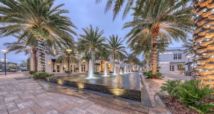 Cozy studio near the beach w/bright interior, shared pool, & prime location