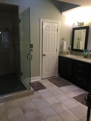 Hair dryer, towels - Perfect Rental for Masters Week! Less than Five Miles From the Course! (Augusta)