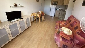 Unclassified image, 3 of 8, button - APARTMENT MER ET SOLEIL 2 (BORMES-LES-MIMOSAS)