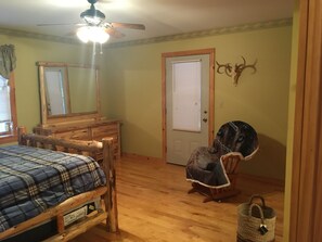 4 bedrooms, desk, iron/ironing board, free WiFi