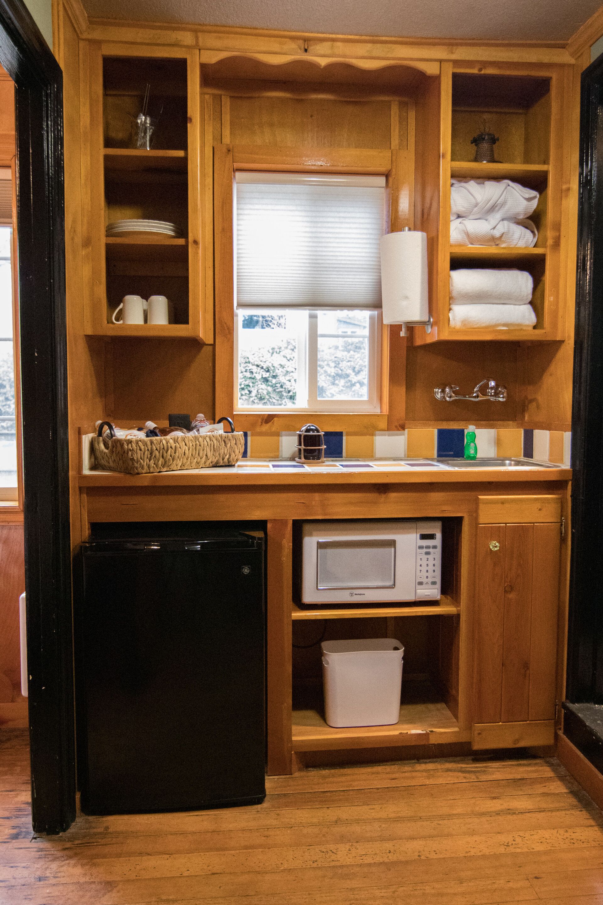 1 bedroom, individually decorated, individually furnished