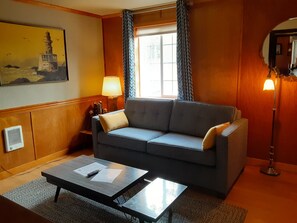 32-inch Smart TV with digital channels, TV, DVD player