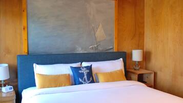 Comfort Suite- No Pets | Individually decorated, individually furnished, blackout drapes