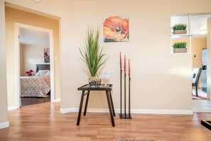 4 bedrooms, WiFi - Centrally Located Fully Renovated 4 Bedroom Home (Fremont)