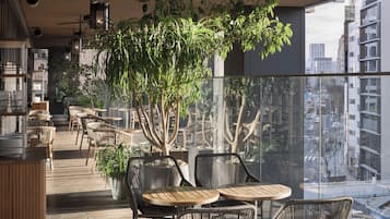 4 restaurants, serveren ontbijt, lunch, diner, fusion-gerechten