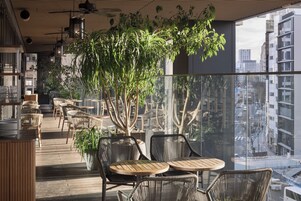 4 restaurants, breakfast, lunch, dinner served; Fusion cuisine