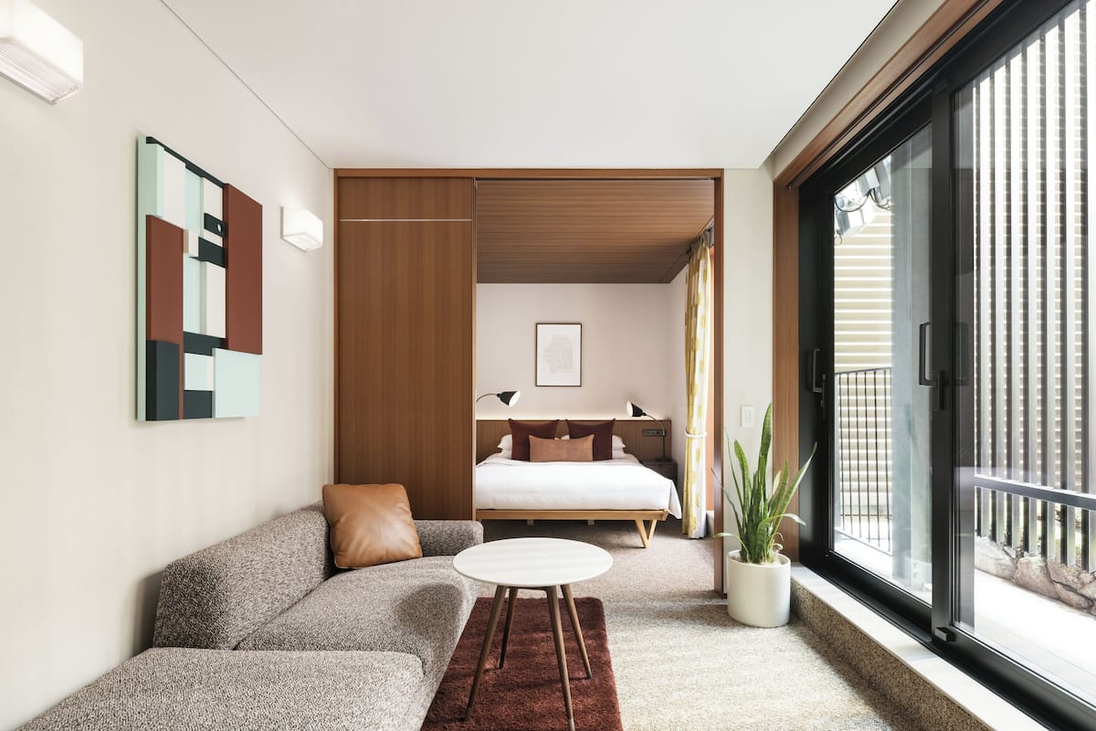 Standard Queen Room with Garden view, Non Smoking | Premium bedding, down comforters, free minibar, in-room safe