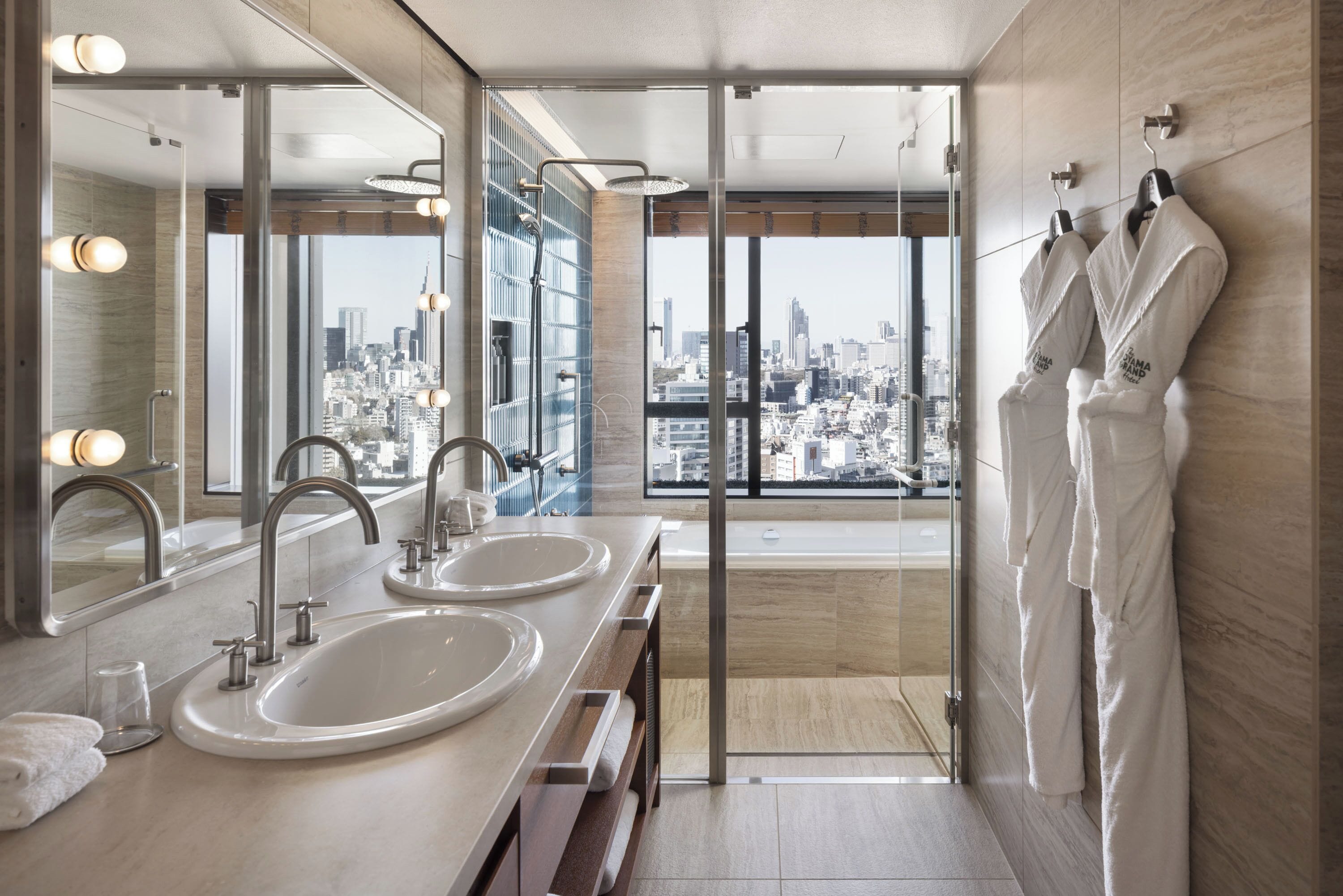 ห้องดีลักซ์ทวิน, ปลอดบุหรี่, วิวเมือง | เครื่องนอนระดับพรีเมียม, ผ้านวมขนเป็ด, มินิบาร์ฟรี, ตู้นิรภัยในห้องพัก