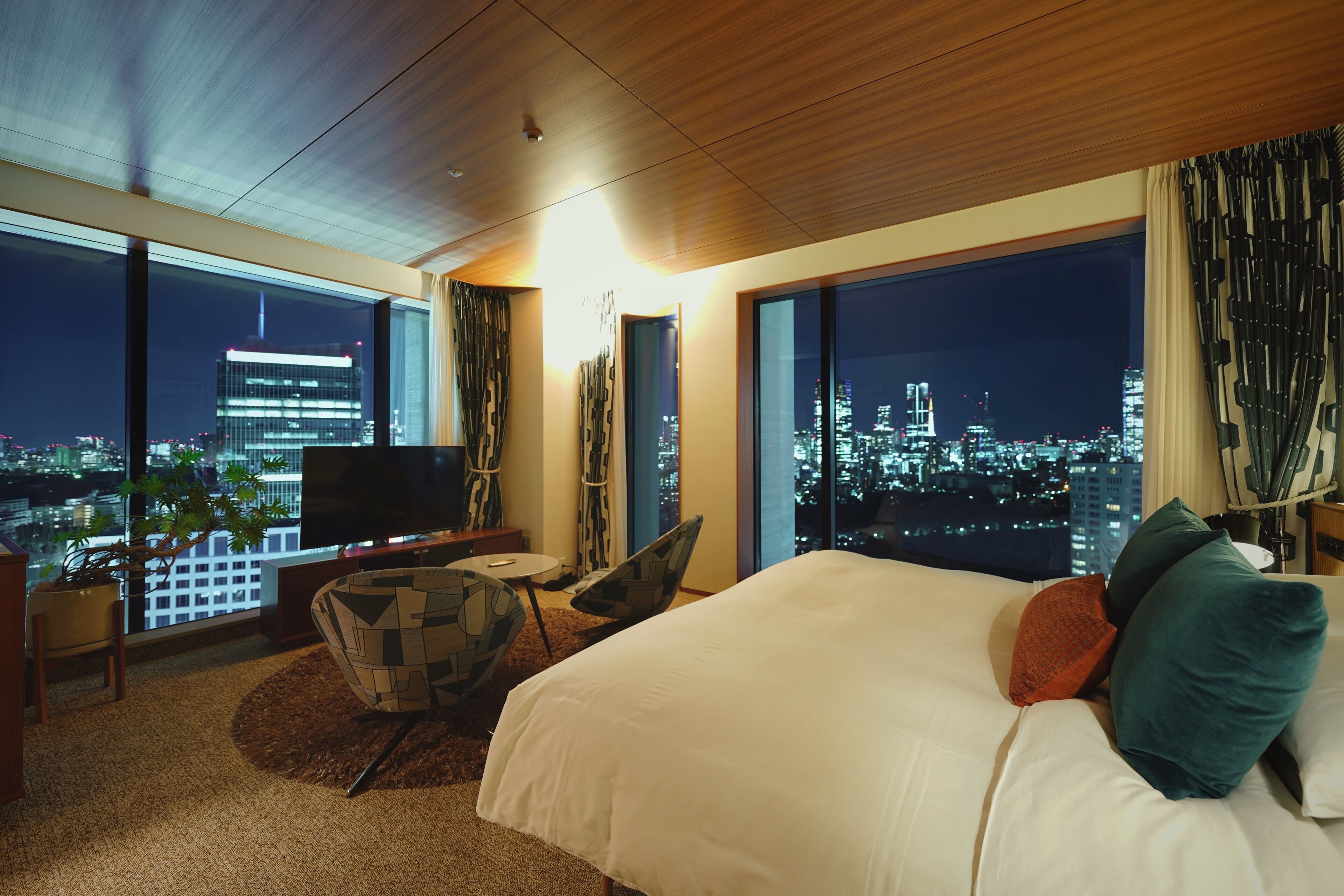 Quarto luxo, 1 cama King, para não fumantes, vista para a cidade | Roupas de cama premium, edredons de pluma