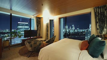 Deluxe King Room with City view, Non Smoking | 1 bedroom, premium bedding, down duvets, free minibar