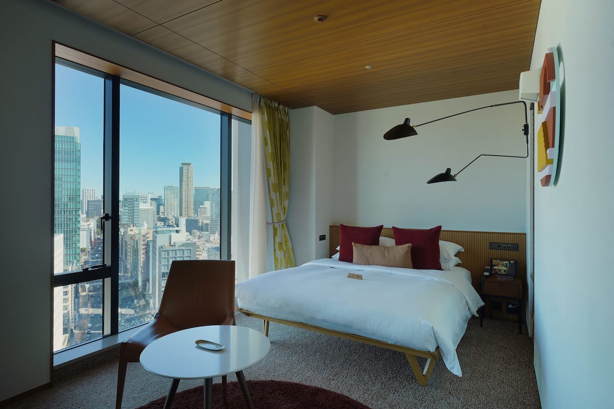 1 bedroom, premium bedding, down comforters, free minibar