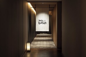4 restaurants, serveren ontbijt, lunch, diner, fusion-gerechten