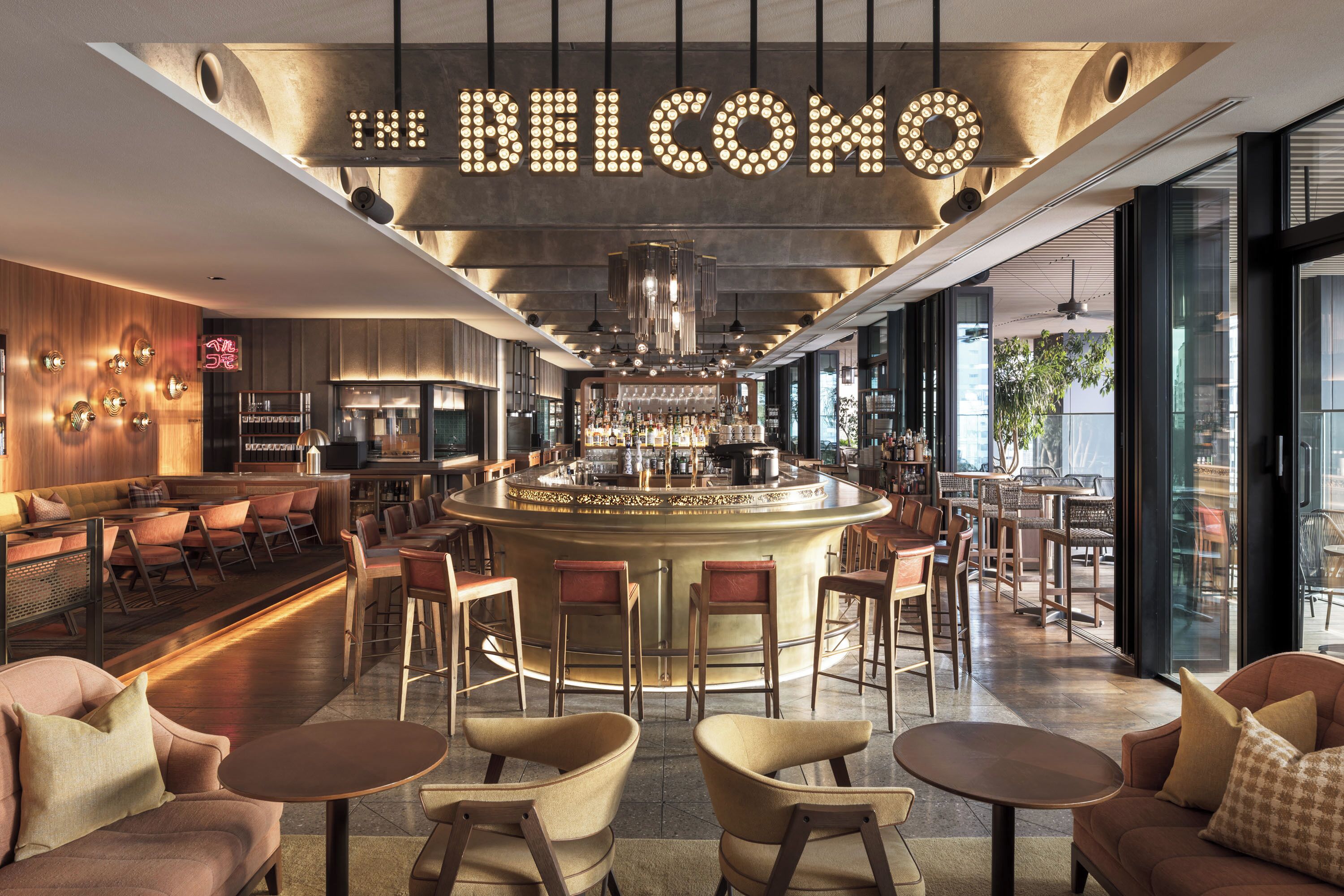 4 nhà hàng, phục vụ bữa sáng, bữa trưa, các món ăn phong cách fusion 