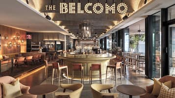 4 restaurants, serveren ontbijt, lunch, diner, fusion-gerechten