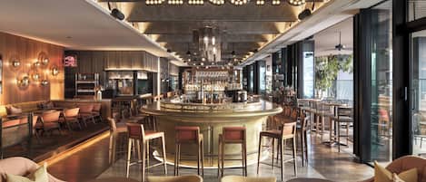 4 restaurants, breakfast, lunch, dinner served; Fusion cuisine