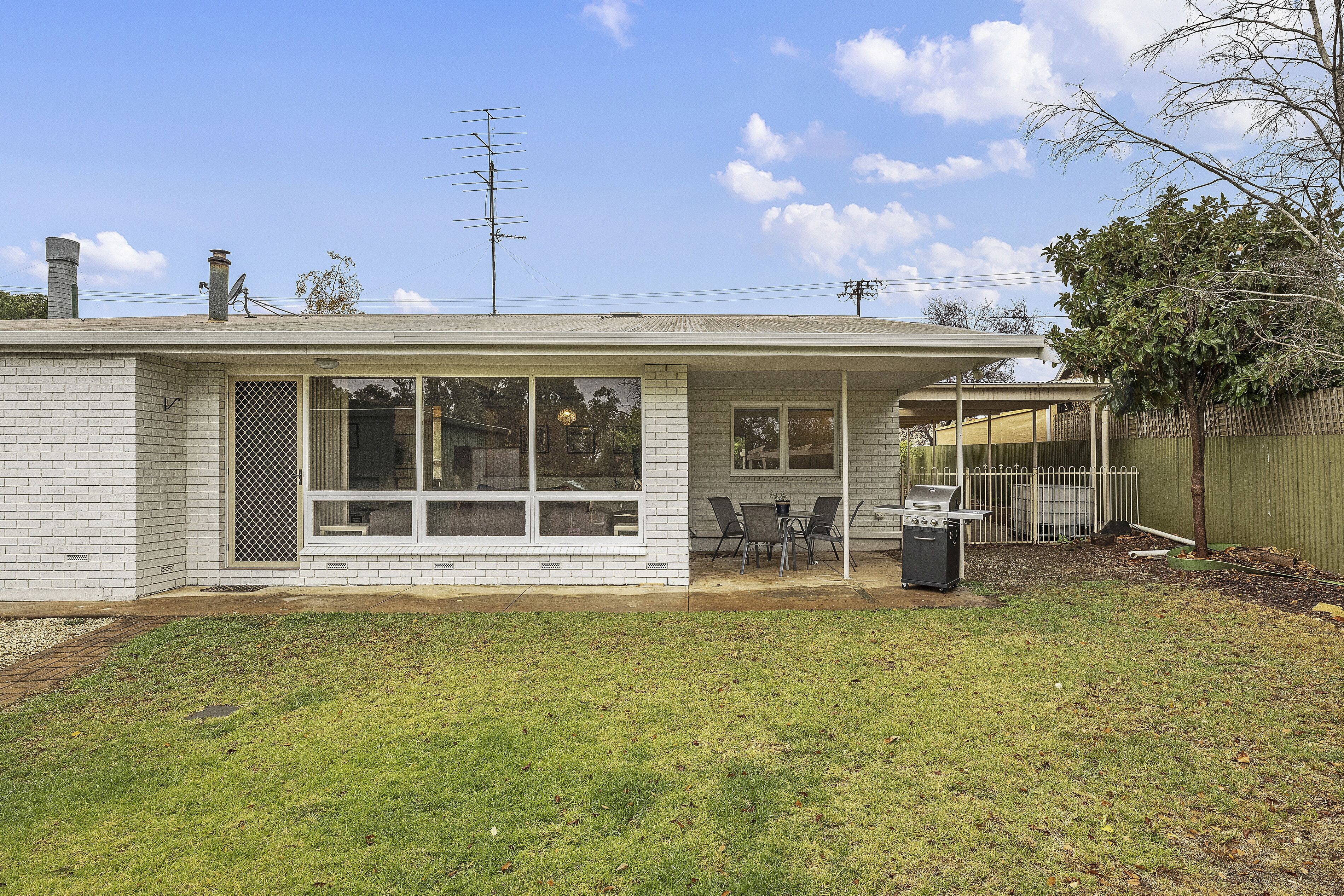 White on Wright Clare — image 6