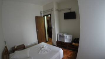 Hypo-allergenic bedding, desk, free WiFi