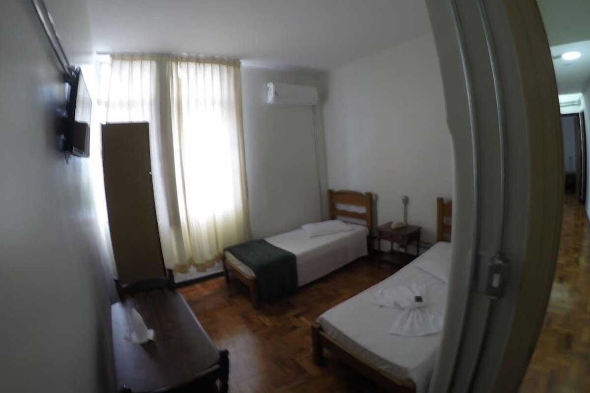Ropa de cama hipoalergénica, escritorio, wifi gratis