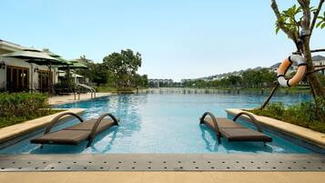 Outdoor pool, open 8:00 AM to 9:00 PM, pool loungers