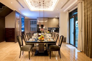 Icity Lakeview Saigon Villa | In-room dining