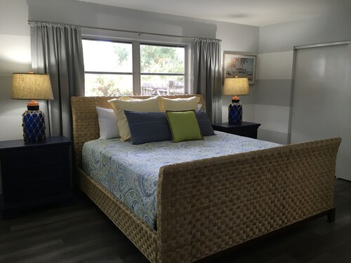 Close to Beaches & Shopping! Clean house with a private backyard Pool