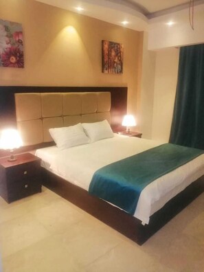 Minibaari, ilmainen Wi-Fi, vuodevaatteet