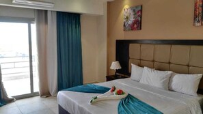 迷你吧、免費 Wi-Fi、床單