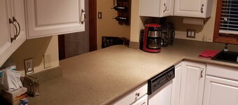 Comfortable home away from home. Close to ONU and all grocery and restaurants. 