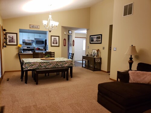 Comfortable home away from home. Close to ONU and all grocery and restaurants. 