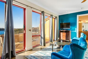 TV, fireplace, DVD player, stereo