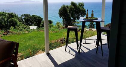 Magnificent views of the sea and islands of Les Saintes, lulled by the sound of the waves.
