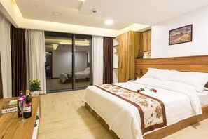 Kamar Kota | Meja kerja, Wi-Fi gratis, dan seprai linen