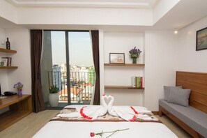 Quarto casal luxo | Escrivaninha, Wi-Fi de cortesia, roupa de cama