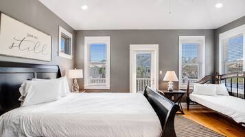 3 bedrooms, iron/ironing board, free internet, bed sheets