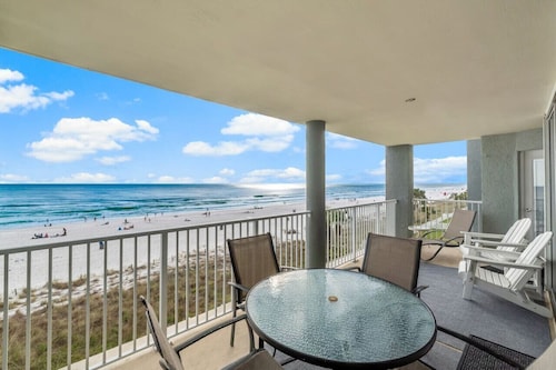 Beachfront Condo Ocean views from every room 3rd FL FREE BEACH CHAIRS