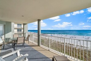 Outdoor dining - Beachfront Condo Ocean views from every room 3rd FL FREE BEACH CHAIRS (Panama City Beach)