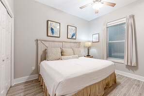 1 bedroom, Internet, bed sheets - Centrally located condo near shopping & the beach w/ shared pool & tennis courts (Santa Rosa Beach)