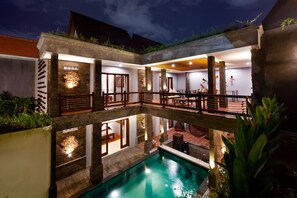 A multi-level house with a swimming pool, balconies, and outdoor seating areas. - Kusuma Living and Villa Seminyak (Denpasar)