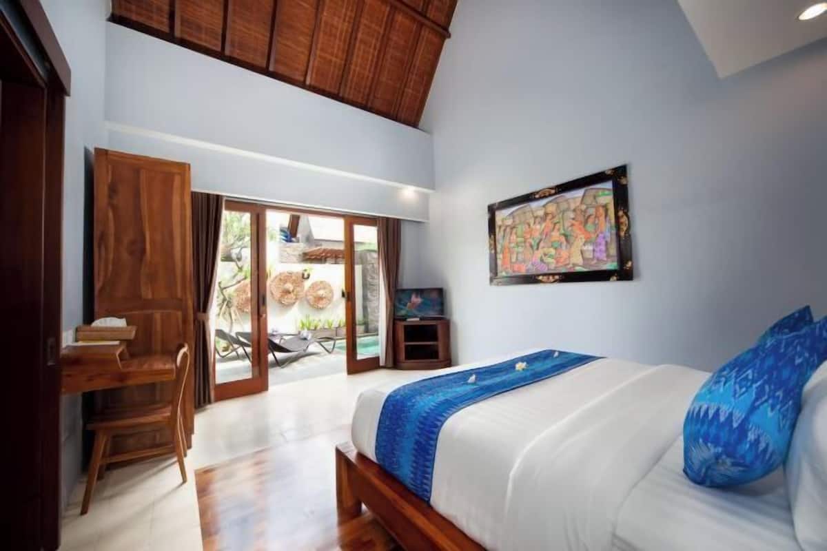 In-room safe, desk, laptop workspace, free WiFi