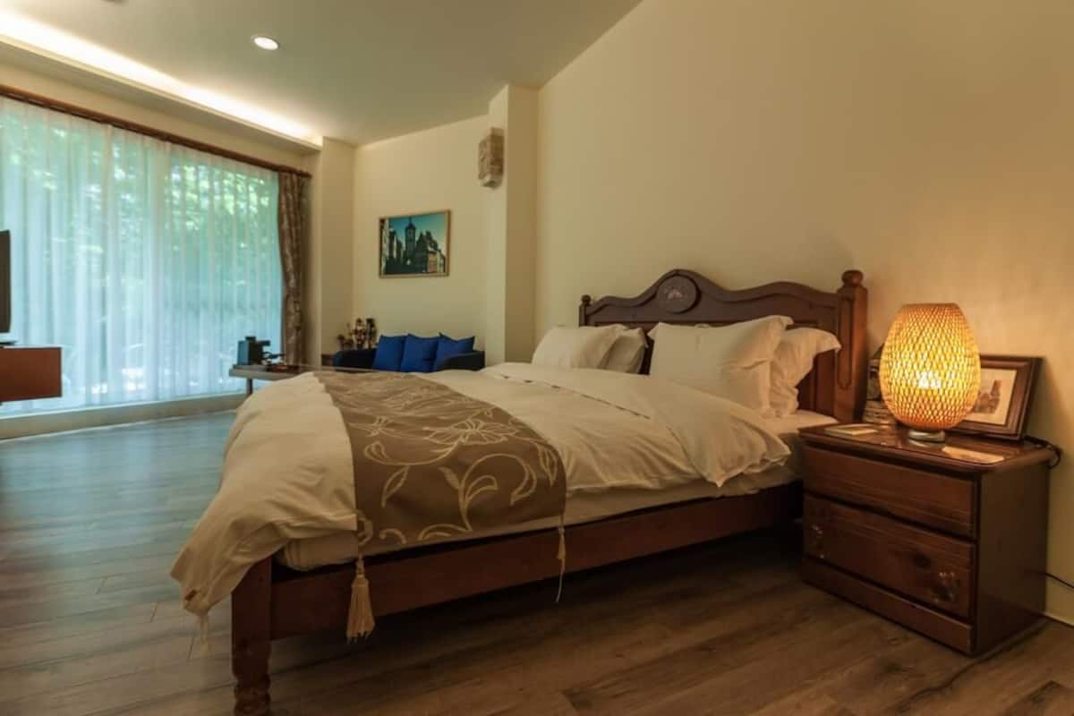 Romantic Double Room | Blackout drapes, soundproofing, free WiFi, bed sheets