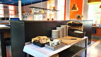 Free daily buffet breakfast