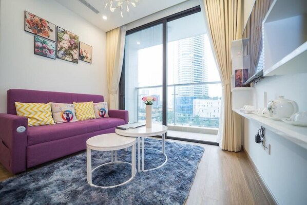 Smart TV - Sky View Vinhome Skylake Apartments (Hanoi)